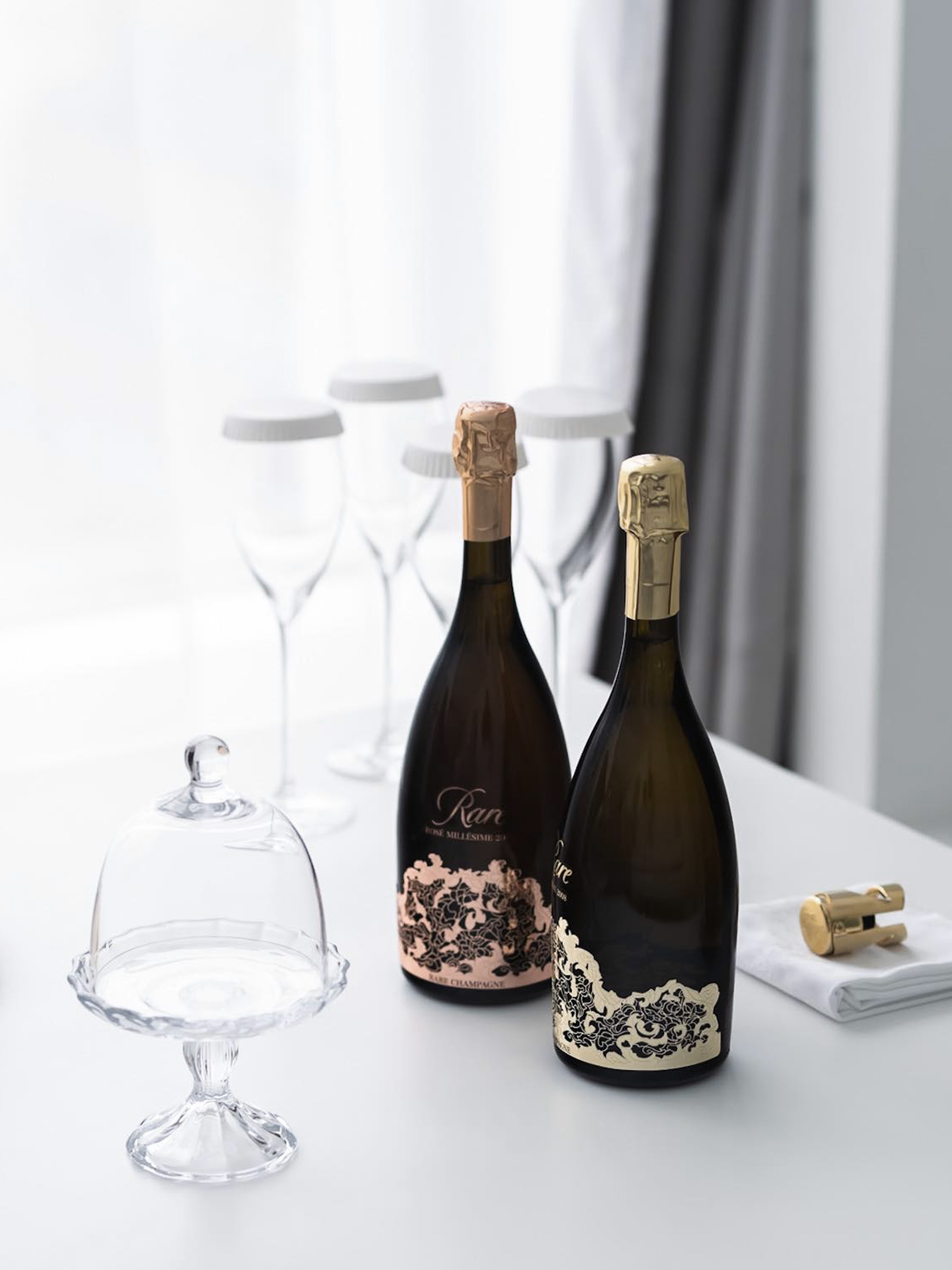  SALUTE 24年　空箱と空瓶 Guest Room - 客室 - Cuvée J2 Hôtel Osaka by 温故知新